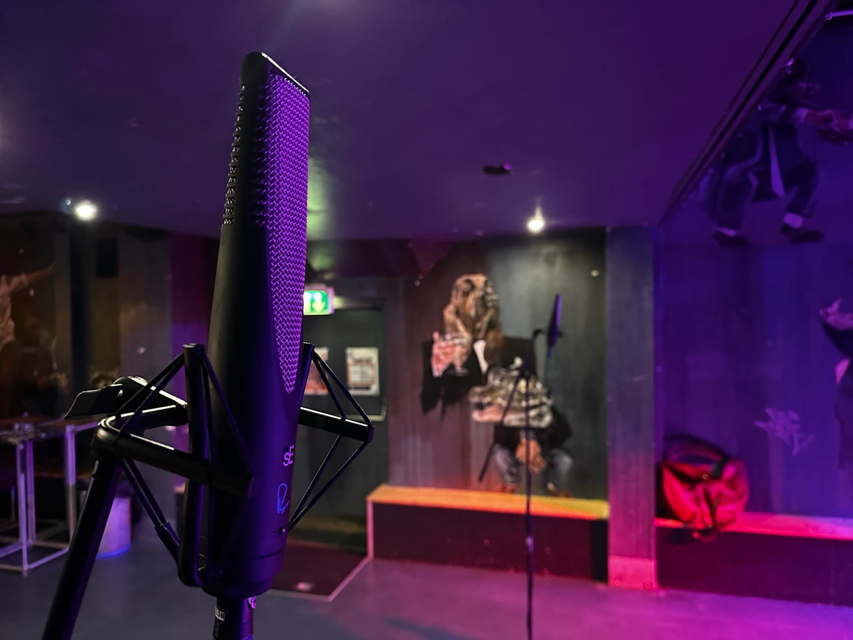sE RNR1 — Room Far